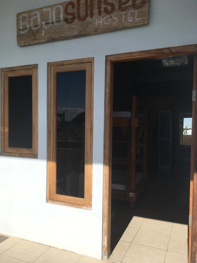 לבואן באג'ו Bajo Sunset Hostel מראה חיצוני תמונה