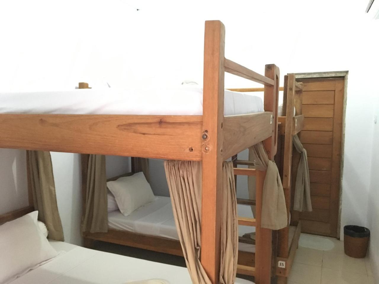 לבואן באג'ו Bajo Sunset Hostel מראה חיצוני תמונה